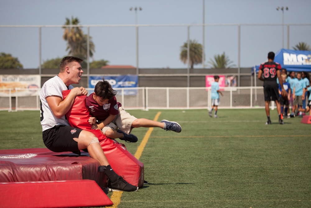 SDSU football team visits MCAS Miramar