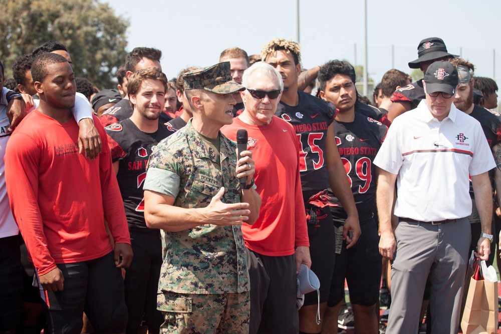 SDSU football team visits MCAS Miramar