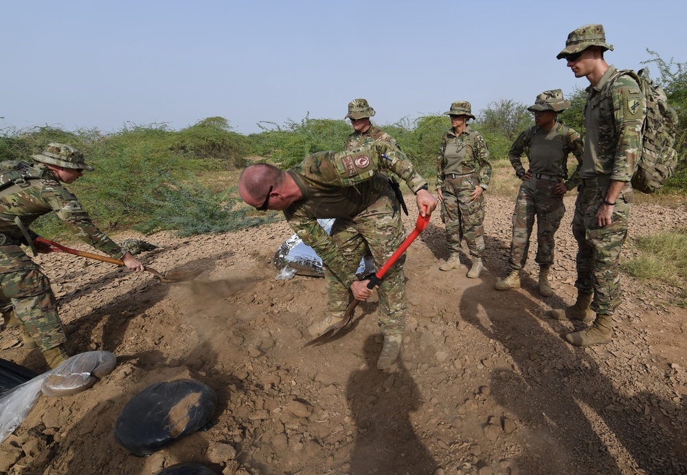 PSYOPS Soldiers attend SERE desert survival class