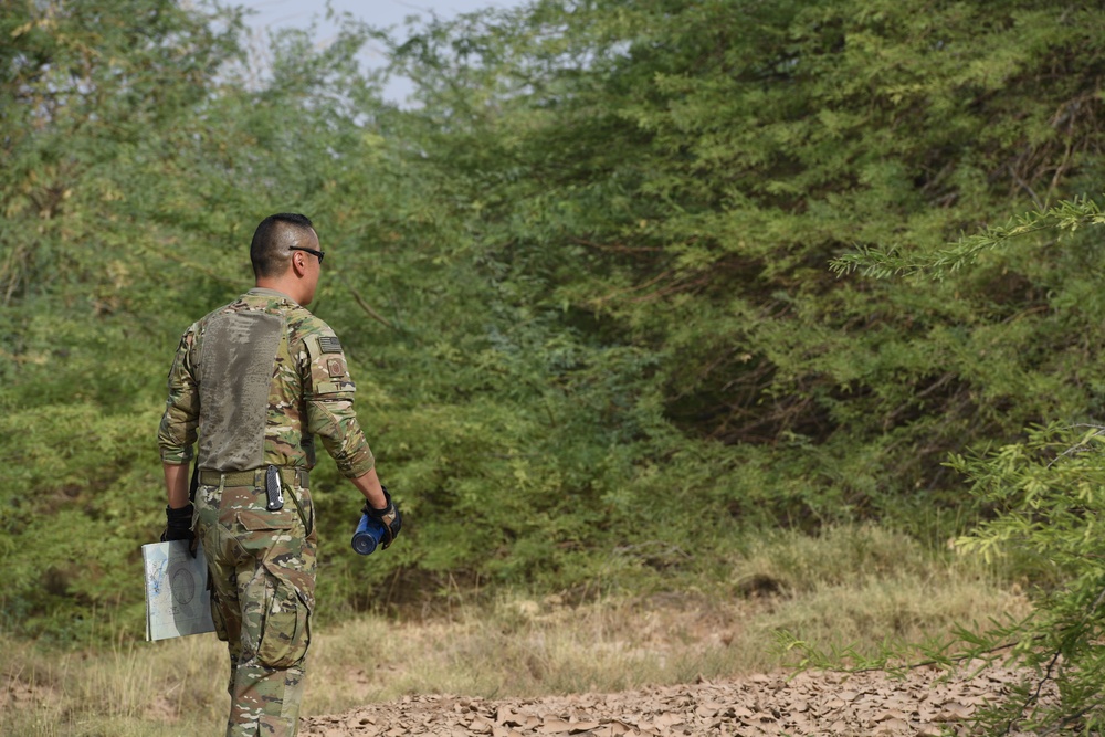 PSYOPS Soldiers attend SERE desert survival class