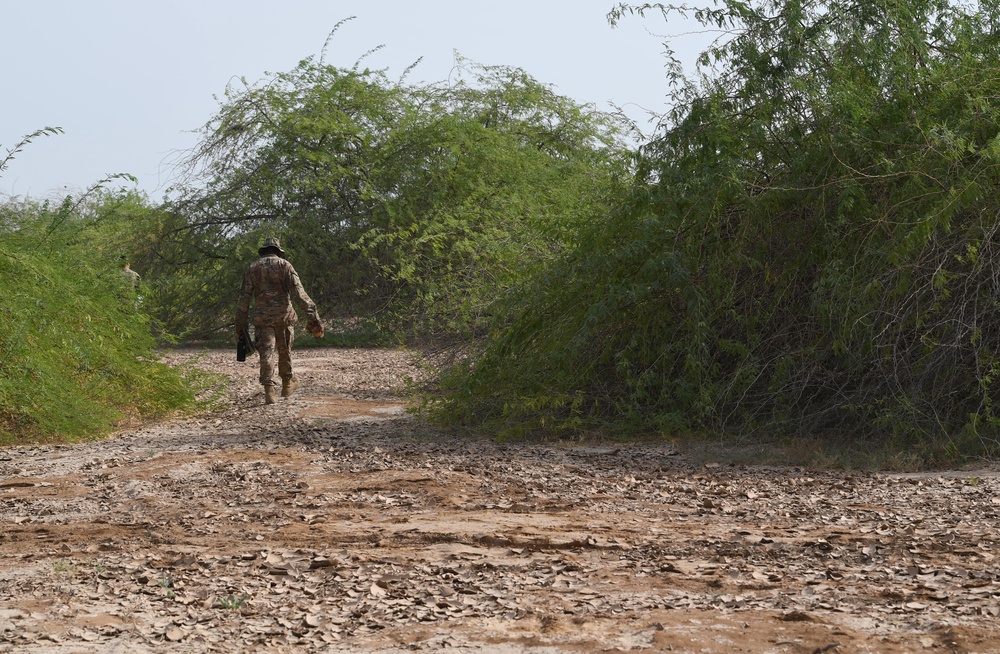 PSYOPS Soldiers attend SERE desert survival class