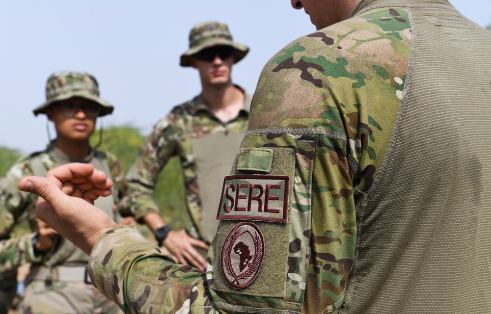 PSYOPS Soldiers attend SERE desert survival class