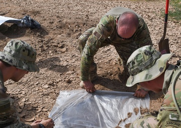 PSYOPS Soldiers attend SERE desert survival class