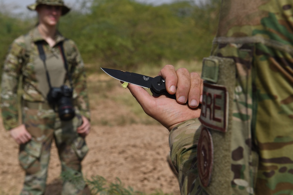 PSYOPS Soldiers attend SERE desert survival class