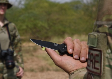 PSYOPS Soldiers attend SERE desert survival class