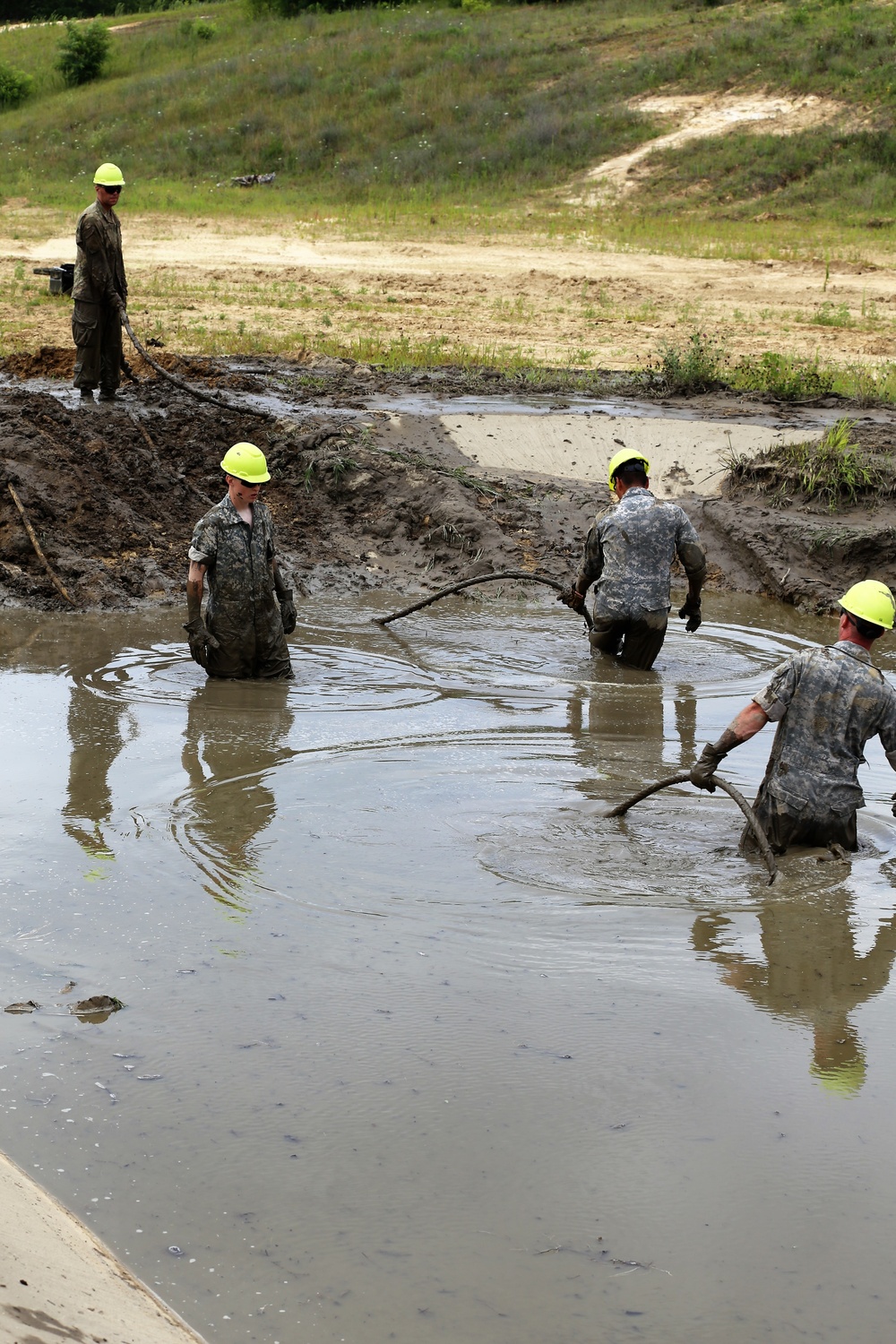 Tracked Vehicle Recovery Course students train at Fort McCoy