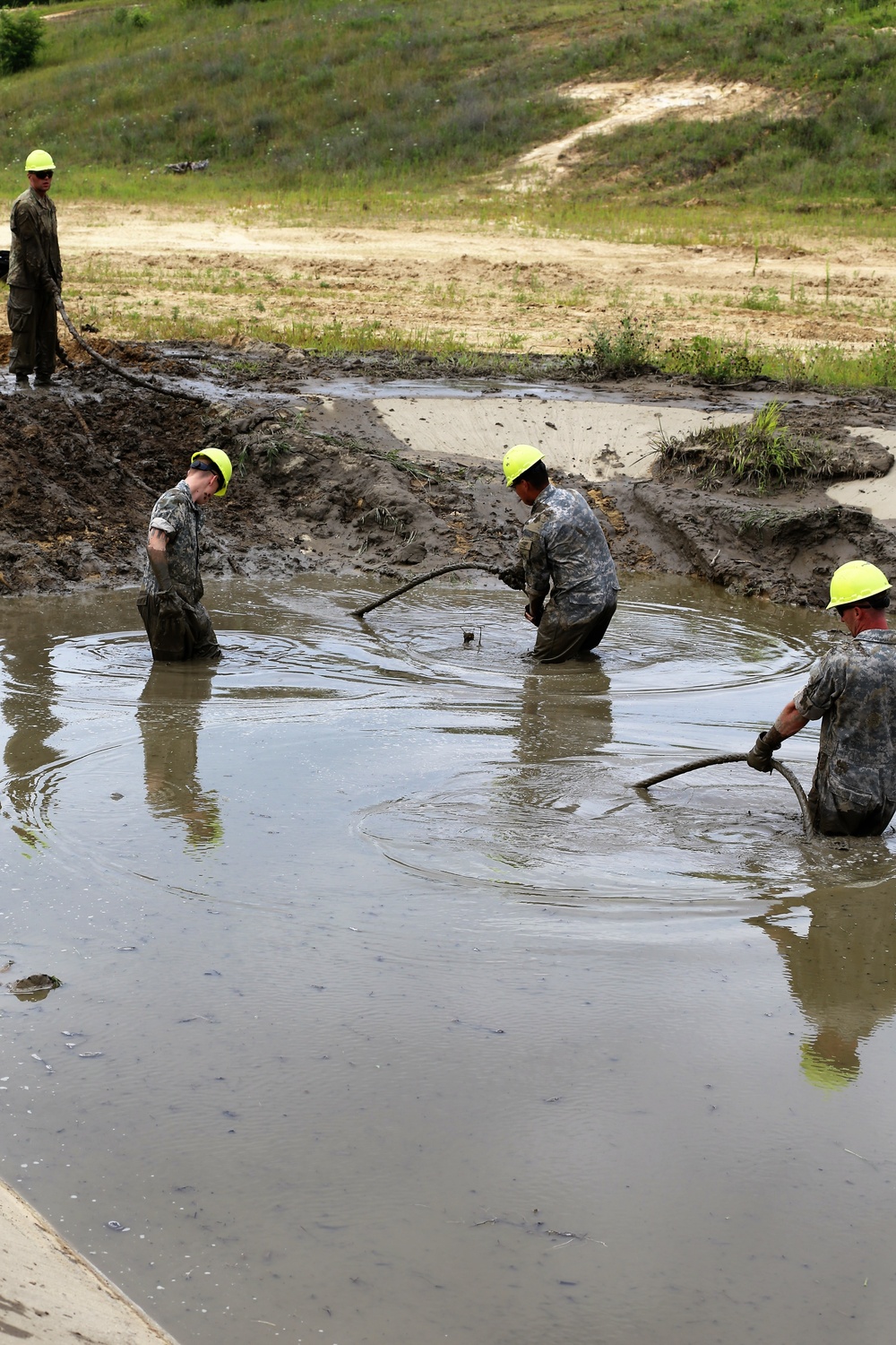 Tracked Vehicle Recovery Course students train at Fort McCoy