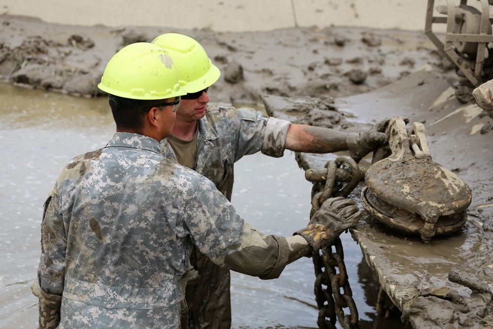 Tracked Vehicle Recovery Course students train at Fort McCoy