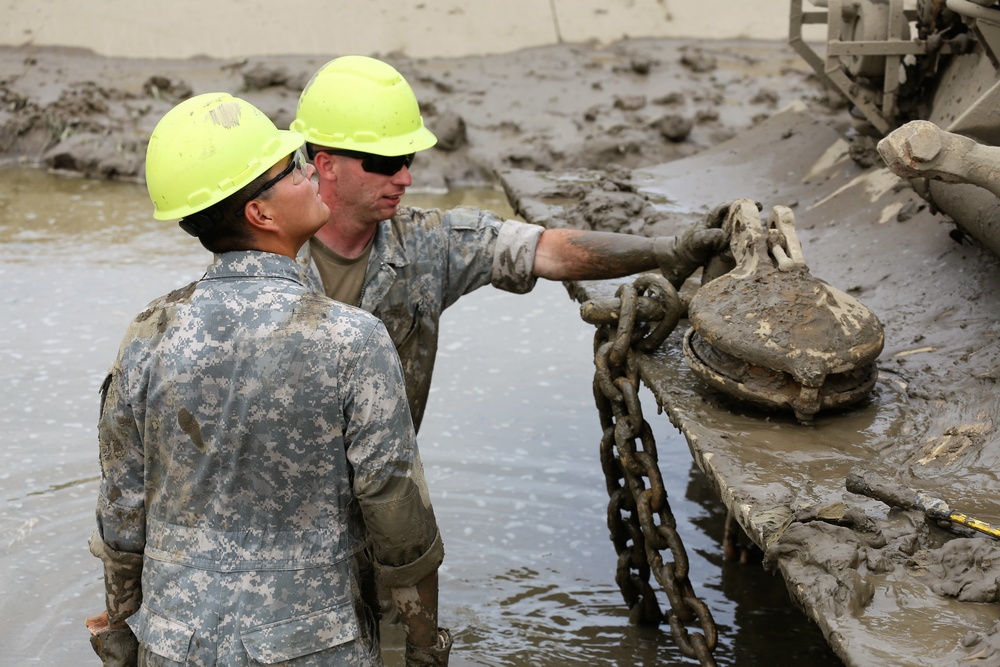 Tracked Vehicle Recovery Course students train at Fort McCoy