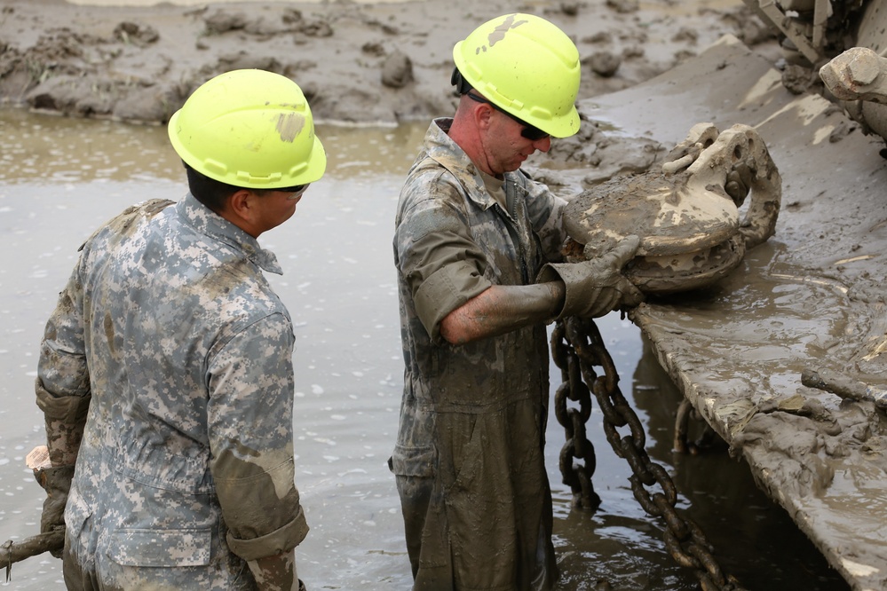 Tracked Vehicle Recovery Course students train at Fort McCoy