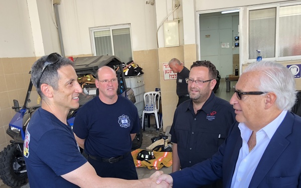 U.S. Ambassador meets American firefighters in Gaza Periphery