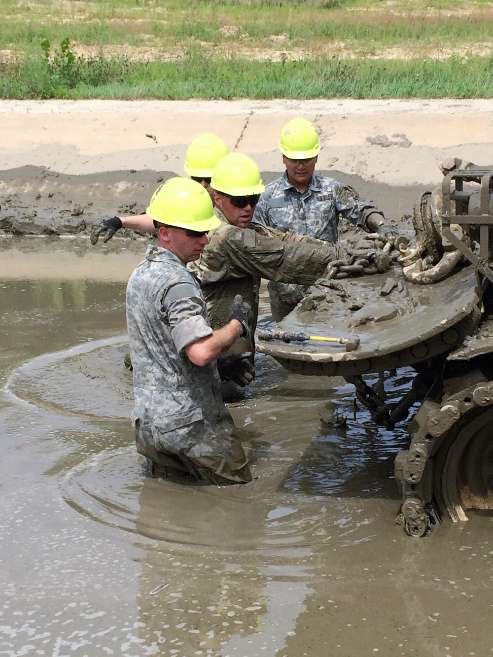 Tracked Vehicle Recovery Course students train at Fort McCoy