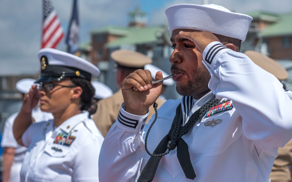 Chief Machinist's Mate Retires Aboard USS Wisconsin