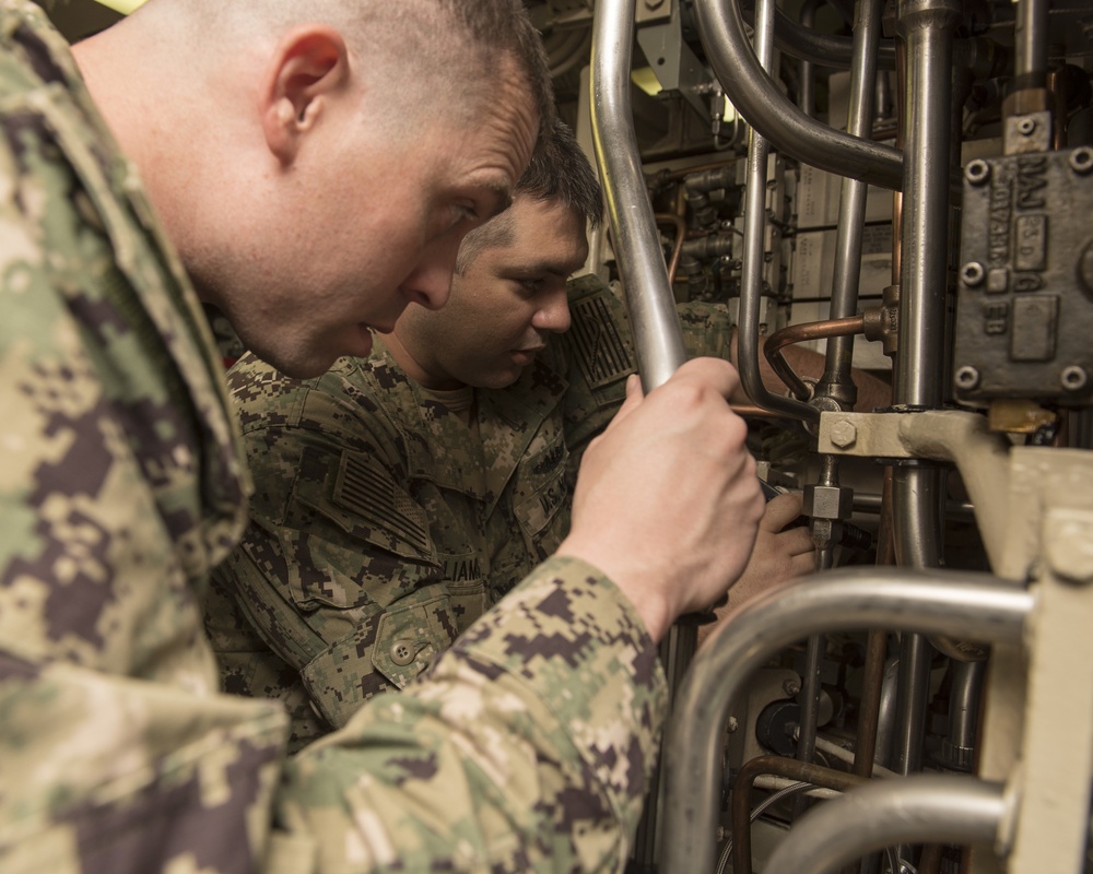 Sailors do maintenance on the Ohio-class ballistic submarine USS Alaska