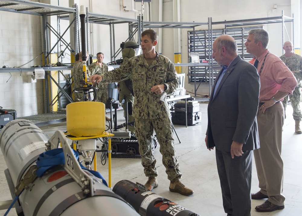 Frank DiGiovanni, assistant deputy chief of naval operations for manpower, personnel, training and education visits NECC
