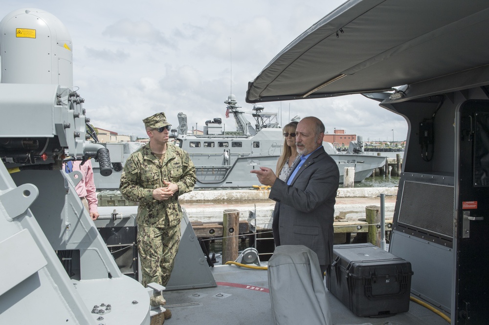 Frank DiGiovanni, assistant deputy chief of naval operations for manpower, personnel, training and education visits NECC