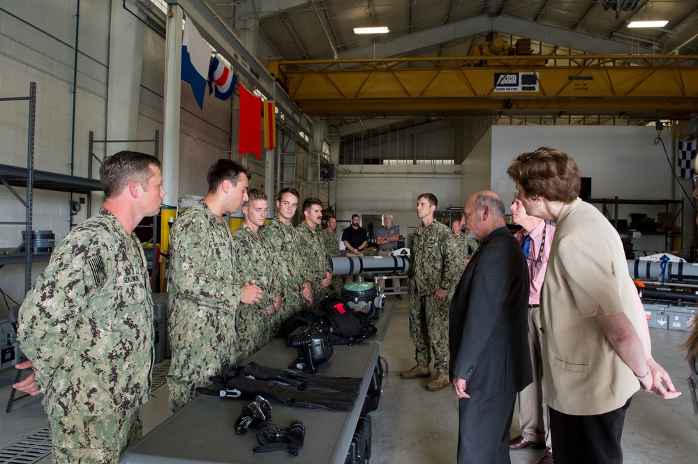 Frank DiGiovanni, assistant deputy chief of naval operations for manpower, personnel, training and education visits NECC