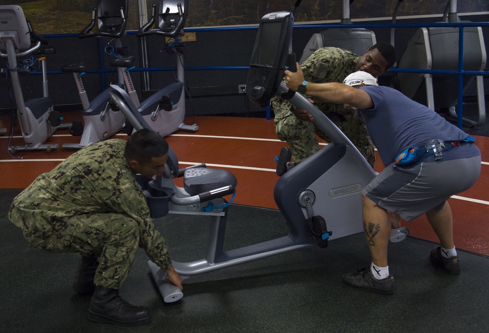 Sailors and Marines Volunteer at YMCA during Seattle Seafair Fleet Week