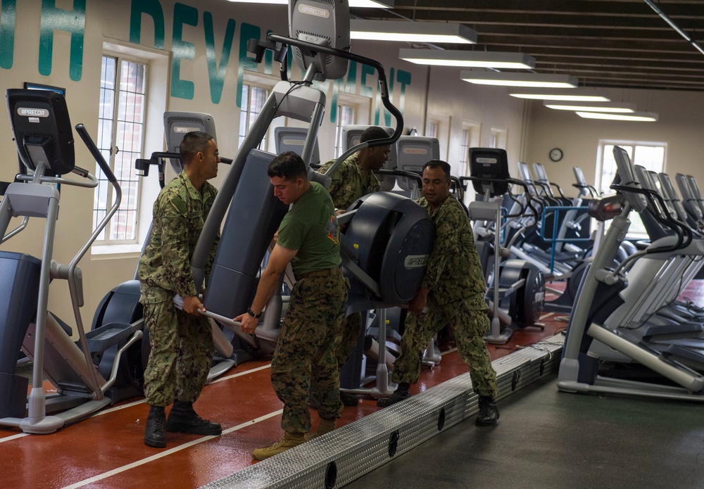 Sailors and Marines Volunteer at YMCA during Seattle Seafair Fleet Week