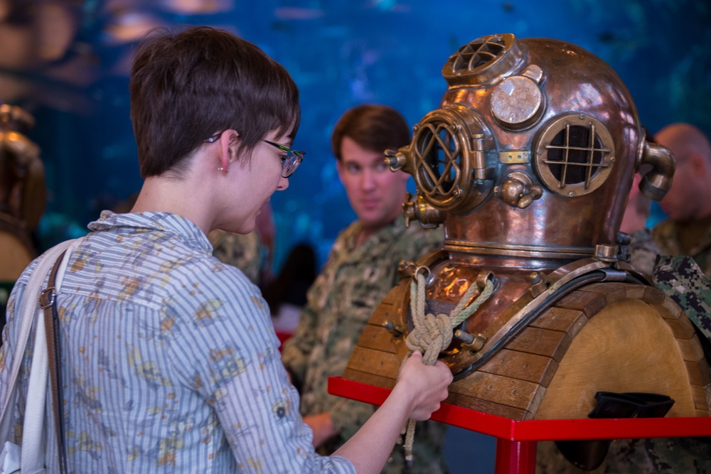 NSE Dive Locker Hosts Static Display at Seattle Aquarium