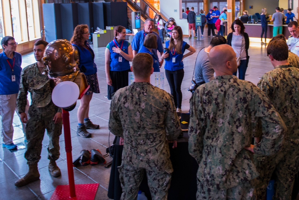 NSE Dive Locker Hosts Static Display at Seattle Aquarium