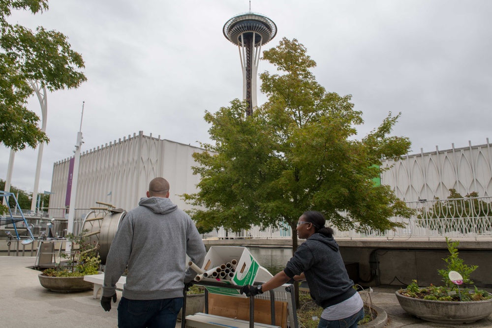 Sailors and Coast Guardsmen Volunteer at Pacific Science Center