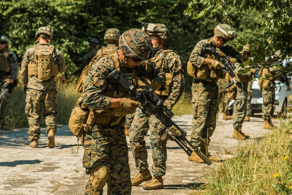 DVIDS - Images - Marines dismounts maneuvering to an objective [Image 2 ...