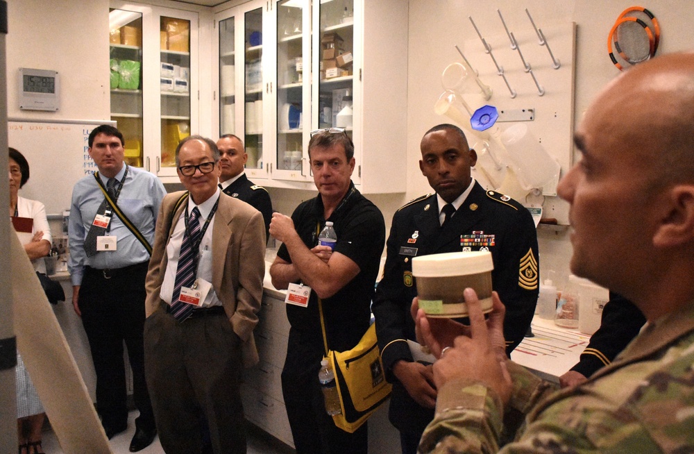 Medical School Advisors Visit Walter Reed Research Center