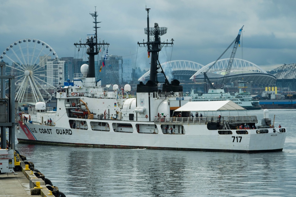 USCGC Mellon Arrives at Seattle Waterfront