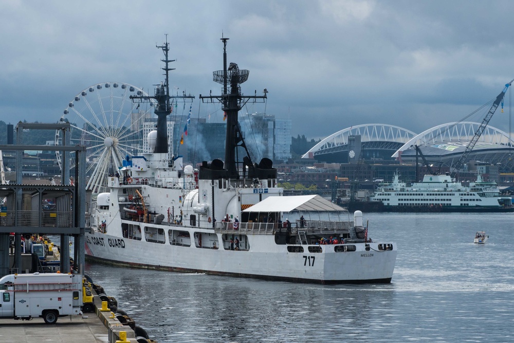 USCGC Mellon Arrives at Seattle Waterfront