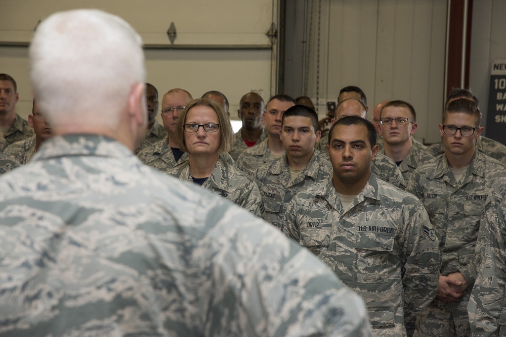 Lt. Gen. Rice visits the 105th Airlift Wing