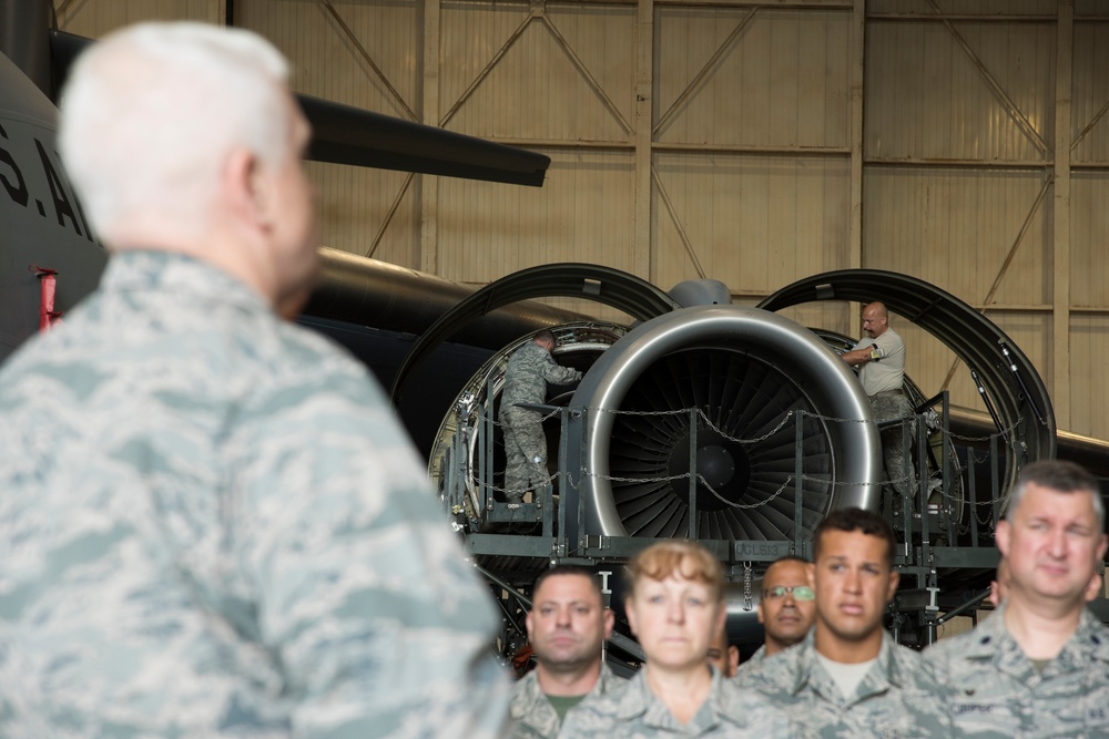 Lt. Gen. Rice visits the 105th Airlift Wing