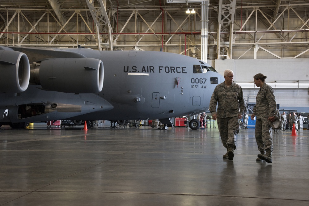 Lt. Gen. Rice visits the 105th Airlift Wing