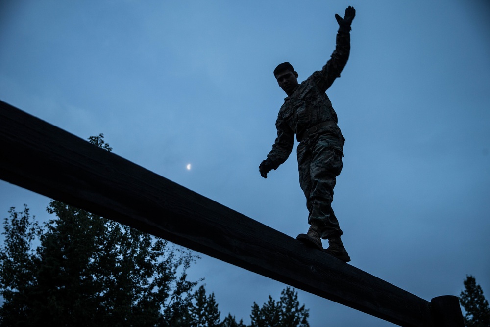 4th Marine Division Super Squad Competitors Tackle O-Course