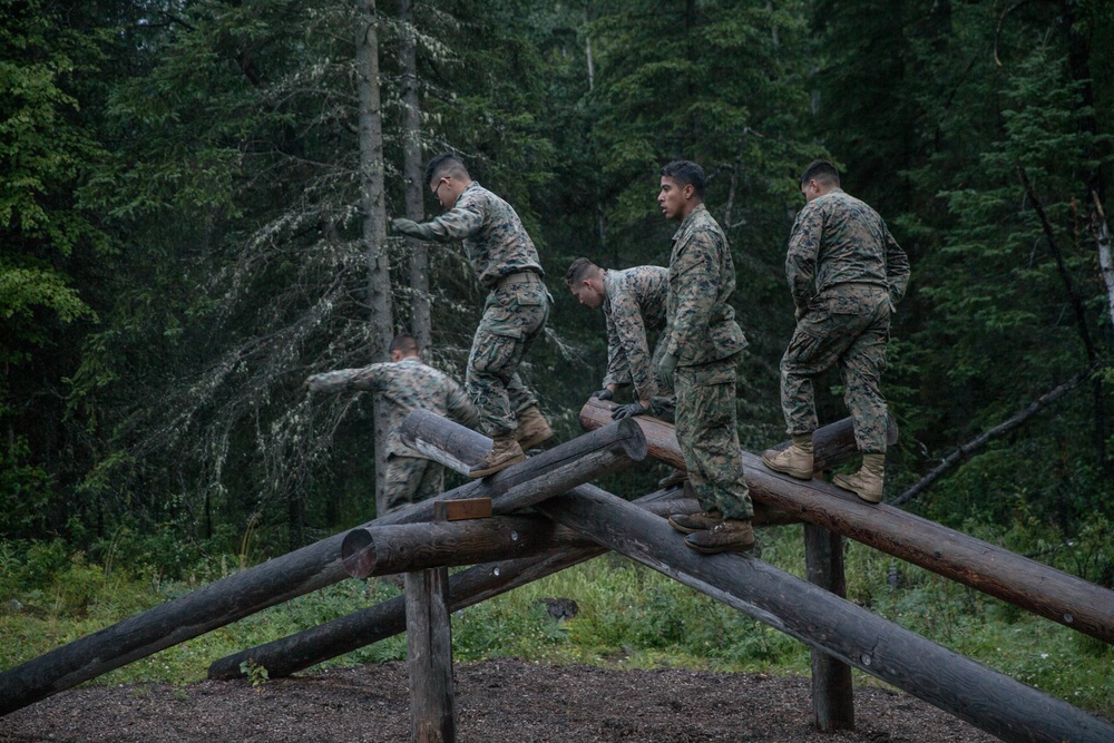 4th Marine Division Super Squad Competitors Tackle O-Course