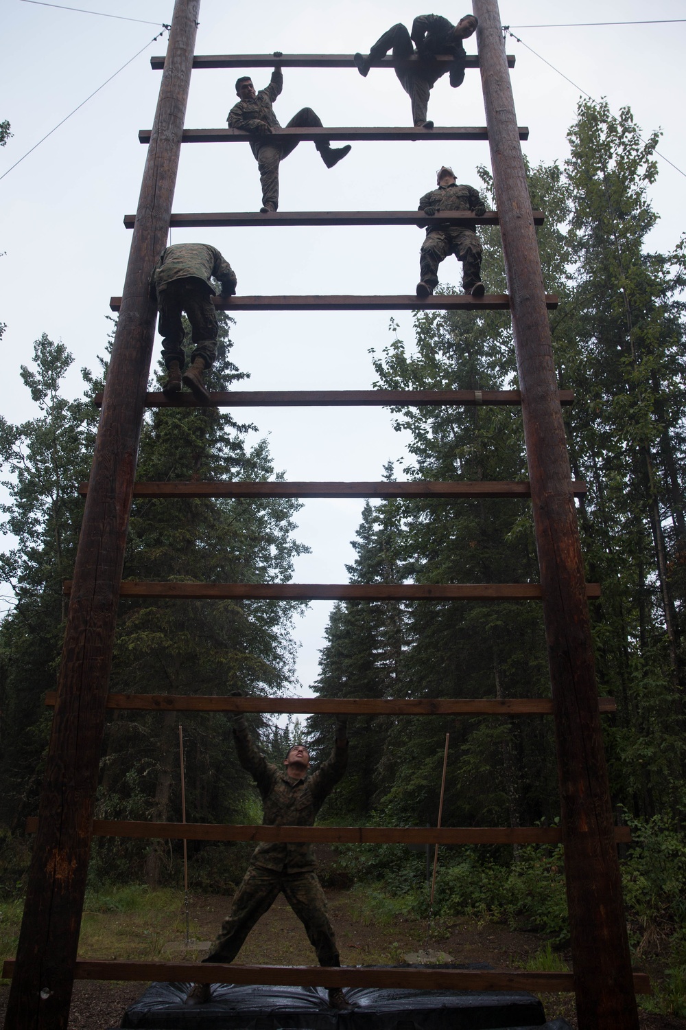 4th Marine Division Super Squad Competitors Tackle O-Course