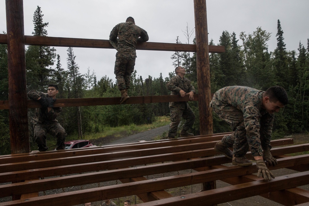 4th Marine Division Super Squad Competitors Tackle O-Course