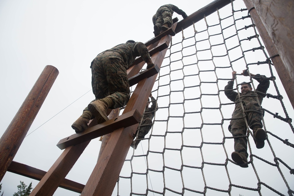 4th Marine Division Super Squad Competitors Tackle O-Course