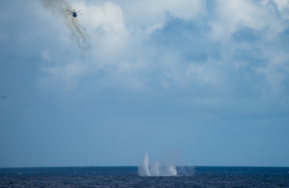 USS CARL VINSON TIGER AIR POWER DEMONSTRATION