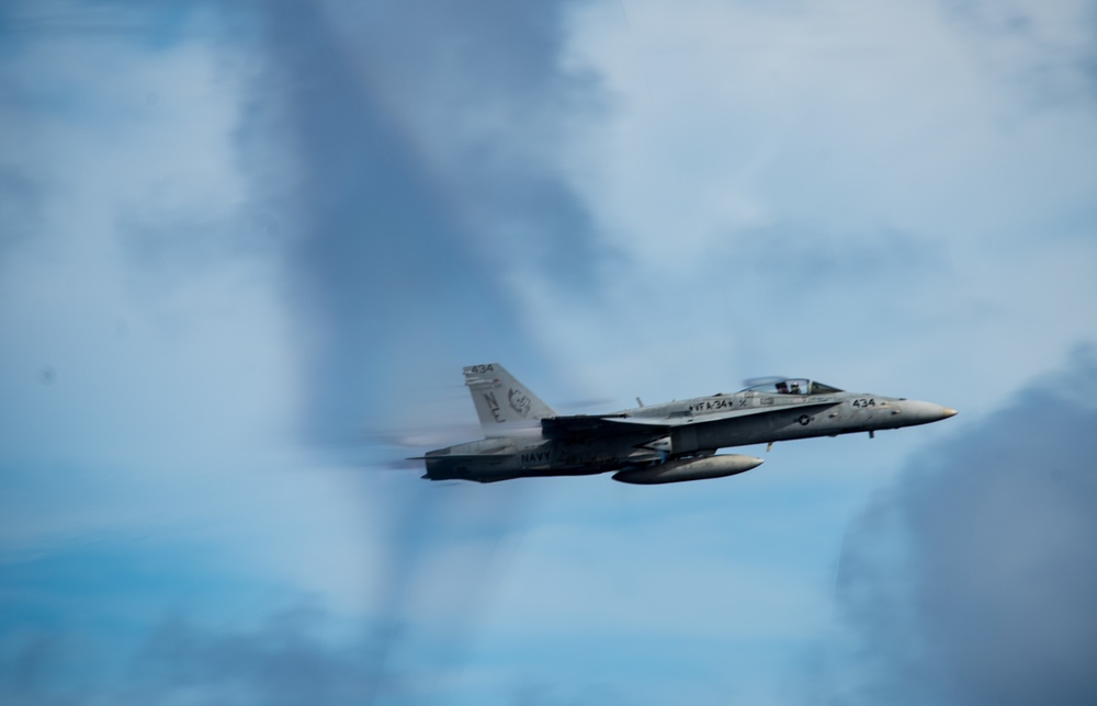 USS CARL VINSON TIGER AIR POWER DEMONSTRATION