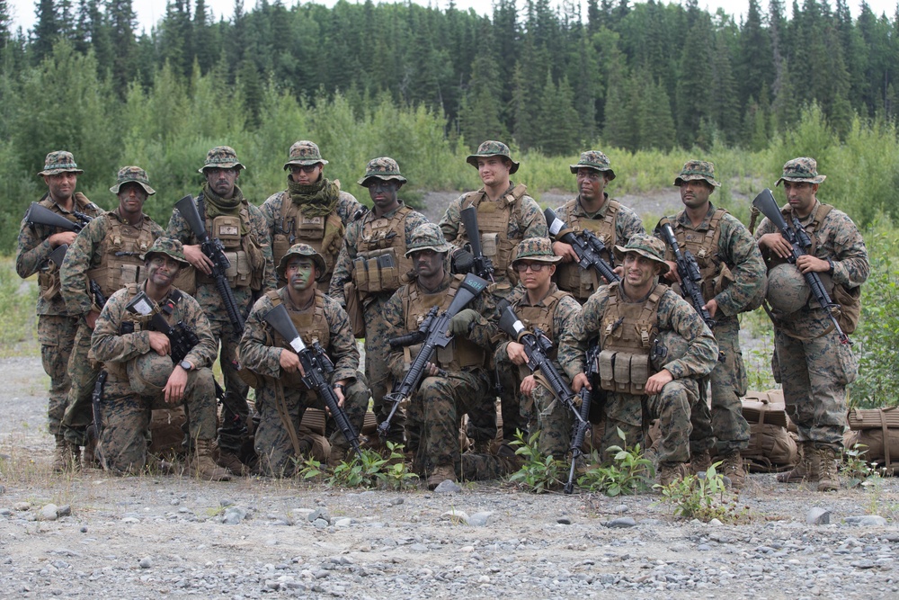 4th Marine Division Super Squad Competitors Conduct Air Movement Operations