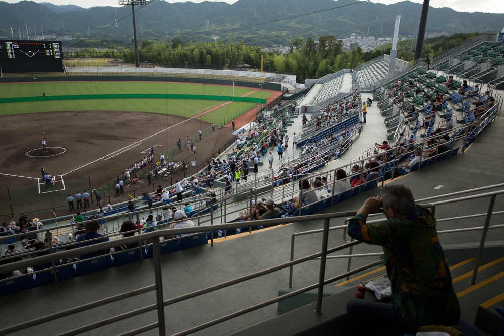 USA Softball Women's National Team visits MCAS Iwakuni