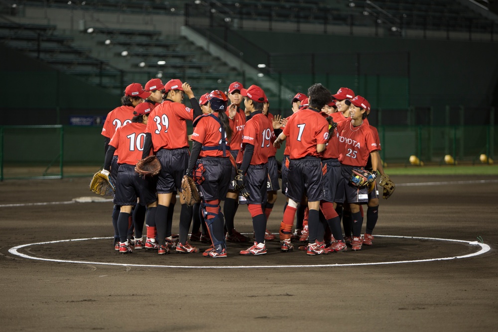 USA Softball Women's National Team visits MCAS Iwakuni