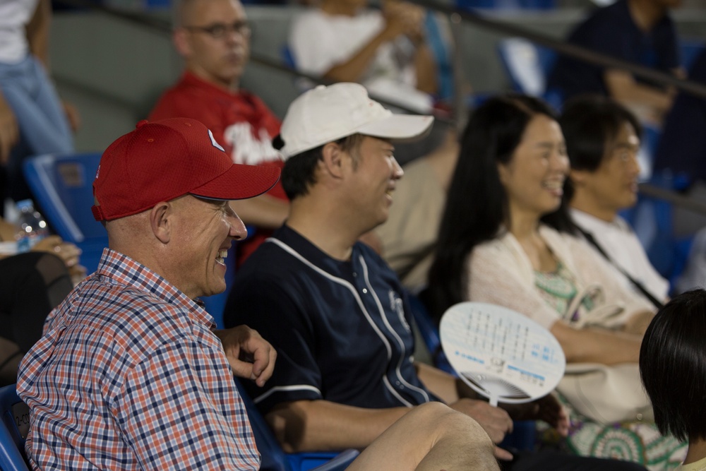 USA Softball Women's National Team visits MCAS Iwakuni