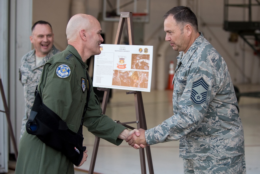 AMC commnader tours Kentucky Air Guard