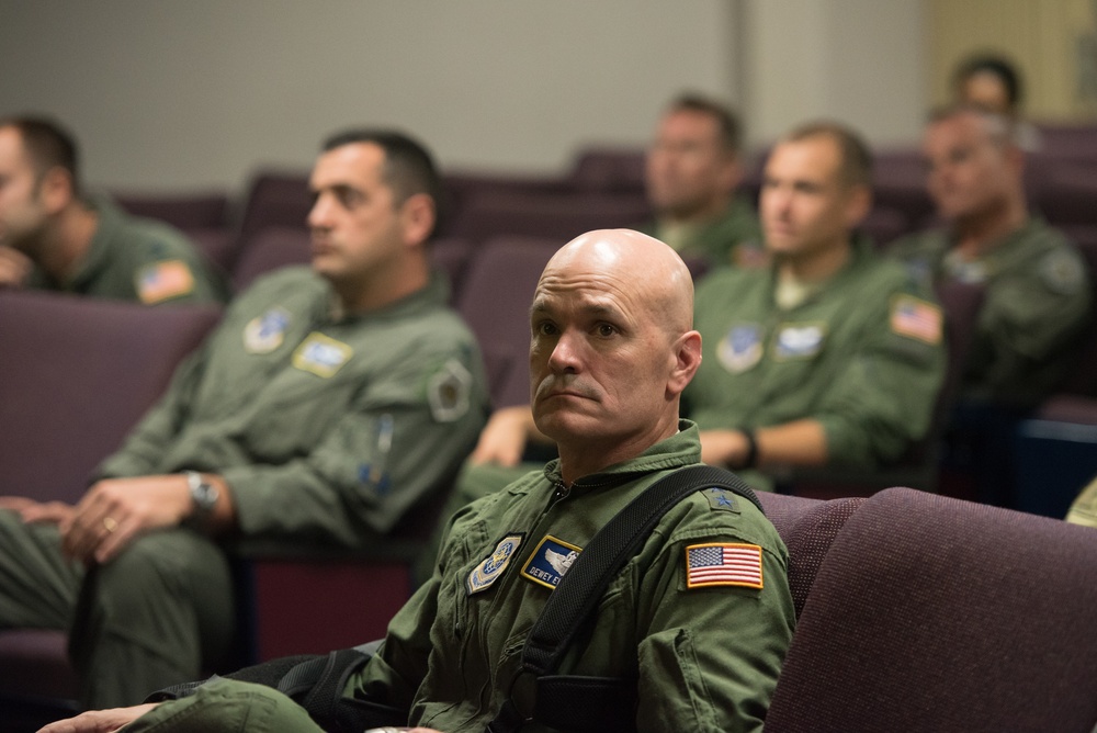 AMC commnader tours Kentucky Air Guard
