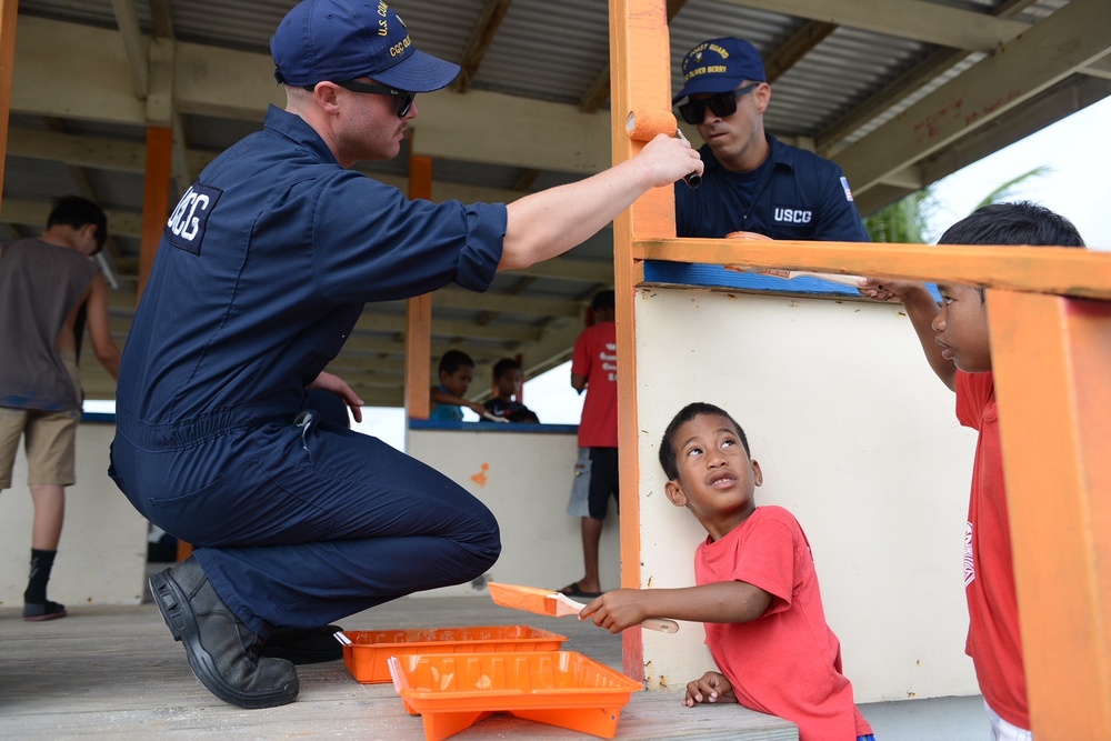 USCGC Oliver Berry volunteers in Majuro