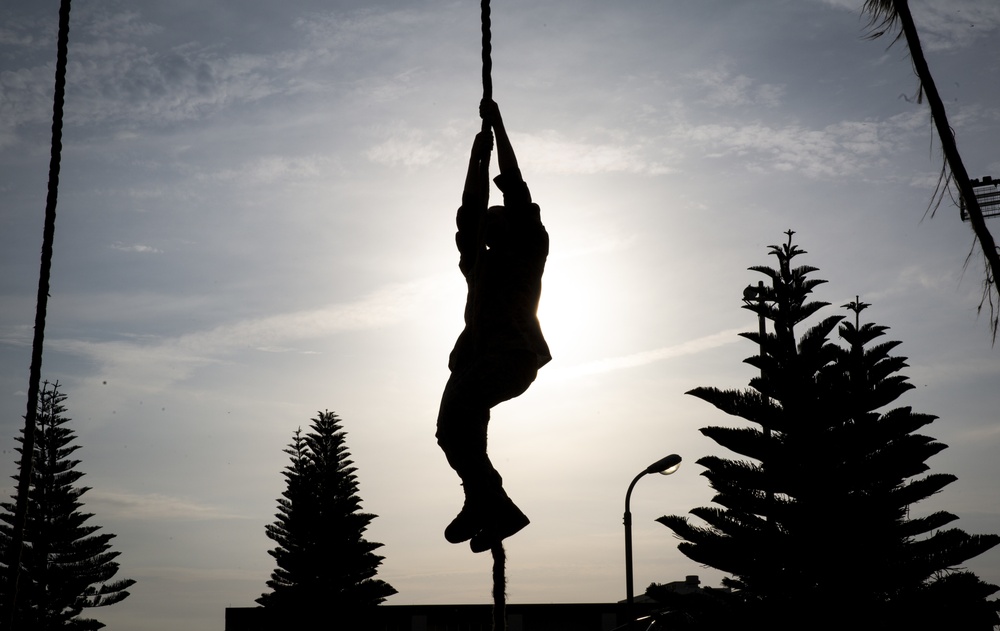 1st MAW Marines conquer obstacle course