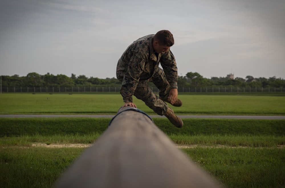 1st MAW Marines conquer obstacle course