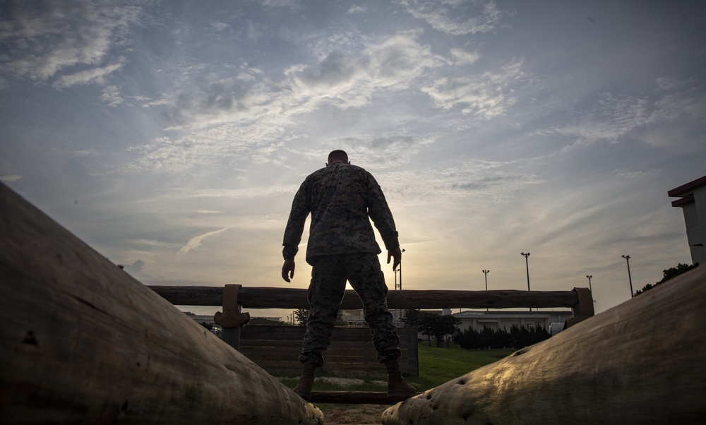 1st MAW Marines conquer obstacle course